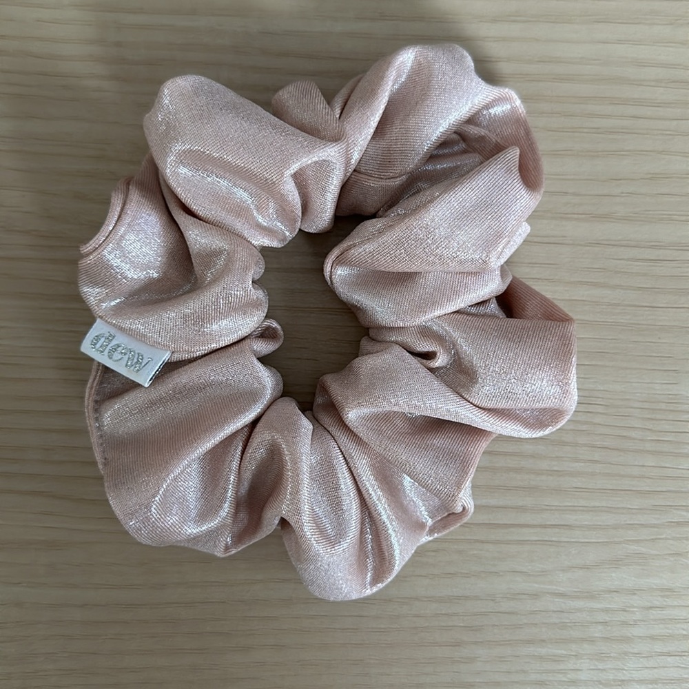 Dew Edit Scrunchie Pink Shimmer